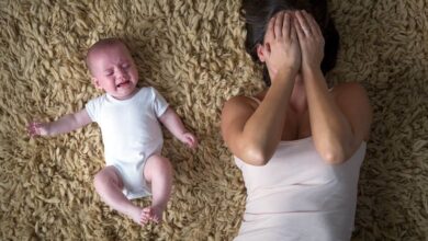 Hội chứng baby blues khác với trầm cảm sau sinh như thế nào?
