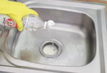 Cách làm sạch bồn rửa mặt bị ố vàng với nguyên liệu đơn giản